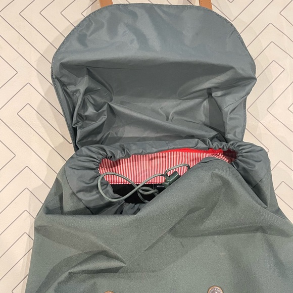 Herschel Retreat Computer Backpack - Picture 4 of 14